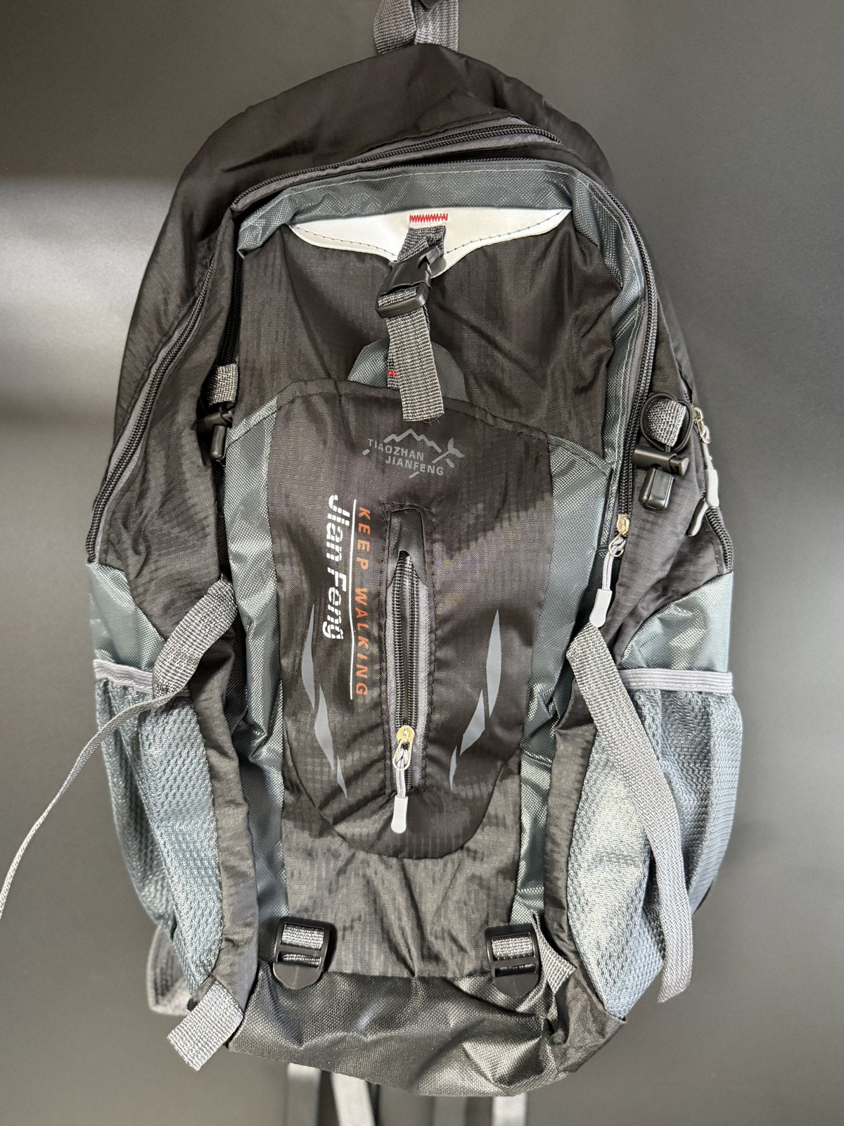 Trail Daypack 36L black, front